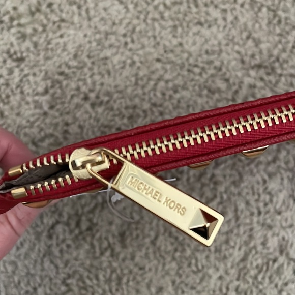 NWT Michael Kors Selma Stud Lg Zip Leather Clutch Wristlet in Red Gold Studs - Picture 5 of 10